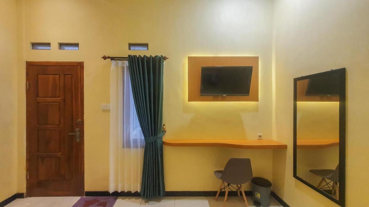 Urbanview Hotel Sakura Kampung Inggris Pare By Reddoorz 외부 사진